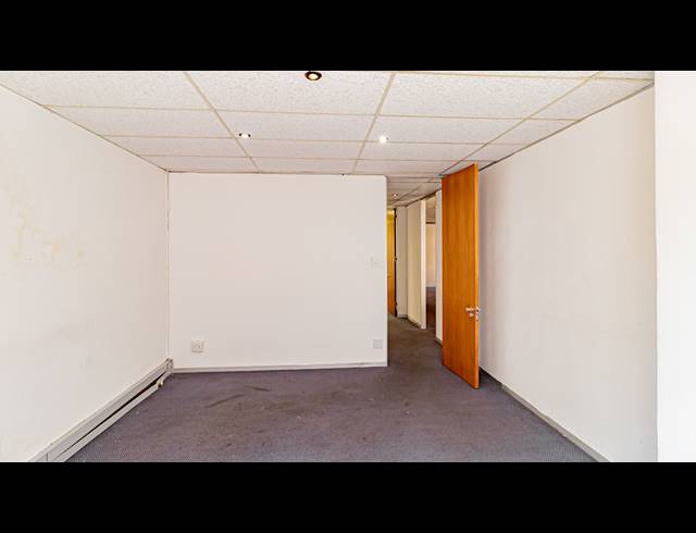 198M² OFFICE TO LET IN FERNDALE